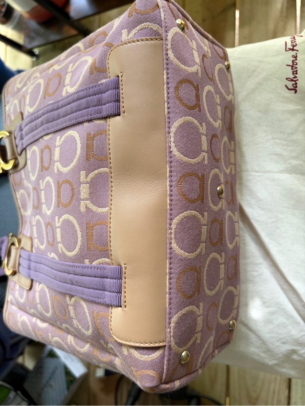 Rare Salvatore Ferragamo Lilac and Tan Gancini Logo Tote - Picture 4 of 14